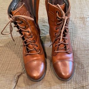 Lace up boots/ zipper